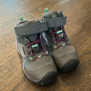 Keen Toddler size 8 Hiking Boots
